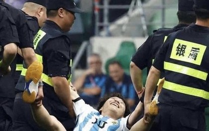 Bị cảnh sát bắt vì "tấn công" Messi, fan Trung Quốc vẫn cười tươi