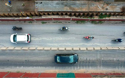 Mặt đường Âu Cơ nứt toác khi thi công dự án mở rộng đê