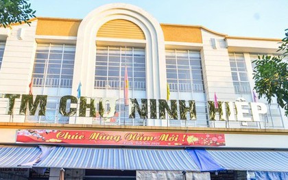 Hà Nội: Chợ đóng cửa vì mất điện, kinh doanh gặp khó khăn