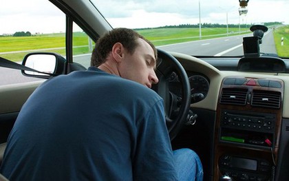 Từ vụ 3 bố con bị ngạt trong ô tô: Vì sao lái xe cả ngày không sao, nhưng ngủ trong ô tô chỉ 1 giờ cũng có thể tử vong?
