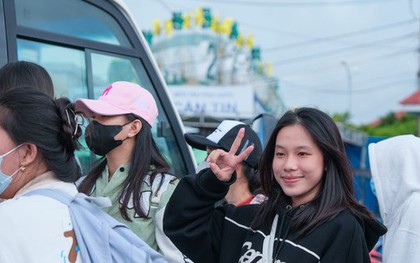 Hàng trăm thí sinh ở Kiên Giang vượt biển vào đất liền thi tốt nghiệp THPT