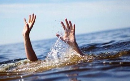 Quảng Ninh: 4 du khách bị đuối nước khi tắm biển, 1 người tử vong