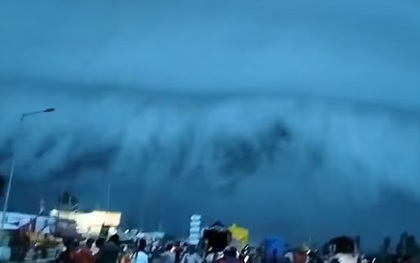 Mây ''sóng thần'' khổng lồ kỳ dị xuất hiện trên bầu trời Ấn Độ