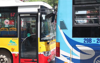 Hà Nội: Tai nạn liên hoàn giữa 3 xe buýt khi vào bến đón, trả khách