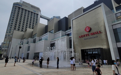 Hàng nghìn người đổ về Lotte Mall West Lake trong ngày đầu khai trương, ấn tượng với khu vườn trên cao view hồ Tây lộng gió và thủy cung lớn nhất Hà Nội