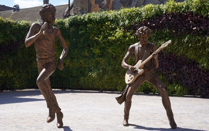 Mick Jagger và Keith Richards được dựng tượng đồng ở quê nhà