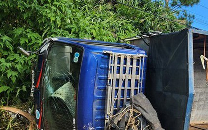 Xe tải tông liên tiếp vào mô tô và ô tô ở TP Đà Lạt, 2 thanh niên tử vong