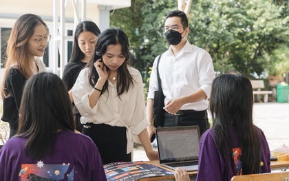 Các bạn trẻ được làm BTV, luật sư, phi công... khi tham gia chương trình hướng nghiệp của học sinh trường chuyên "xịn" nhất Hà Nội