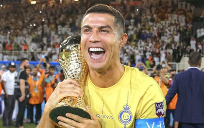 Với danh hiệu lịch sử cùng Al Nassr, Ronaldo chứng minh bản thân vẫn chưa hết thời ở tuổi 38