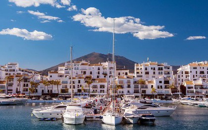 Thành phố Tây Ban Nha nổi bật giữa Địa Trung Hải