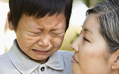 Hành vi của giáo viên ở trại hè gây tranh cãi: Đừng để "giáo dục giả tạo" khiến con cái tổn thương