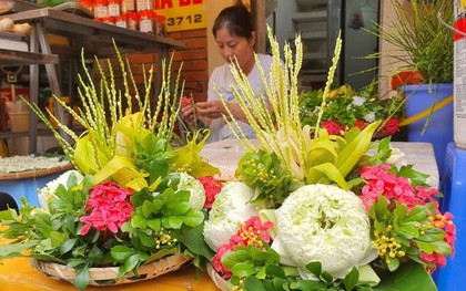 Đủ món hàng bắt mắt tại chợ "nhà giàu" Hà Nội ngày Rằm tháng Bảy