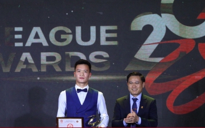 Hoàng Đức giành danh hiệu cầu thủ xuất sắc nhất V-League 2023