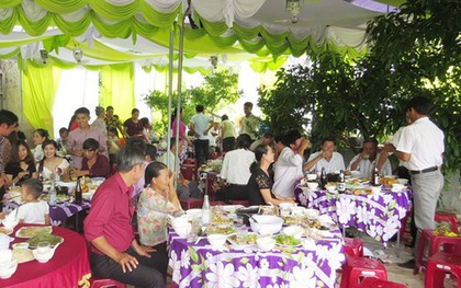 Cả làng đau bụng sau tiệc cưới hơn 500 khách dự ở Quảng Bình