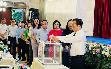 Ngành giáo dục chia sẻ sự đau thương với giáo viên, học sinh vụ cháy chung cư mini