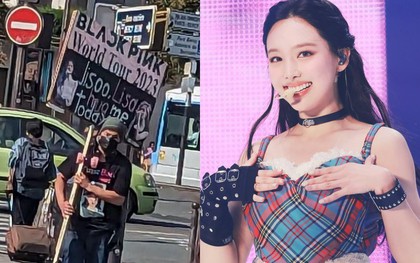 Một khán giả mặc áo hình Jennie, cầm banner BLACKPINK đến concert của TWICE khiến dân mạng ngao ngán