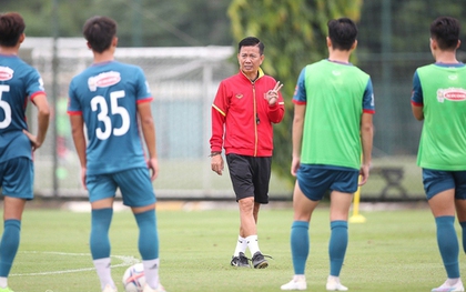 HLV Hoàng Anh Tuấn không muốn cầu thủ trẻ bị áp lực tại Asiad 19