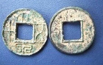 Xây nhà vệ sinh, vô tình phát hiện kho báu trị giá cả chục tỷ đồng