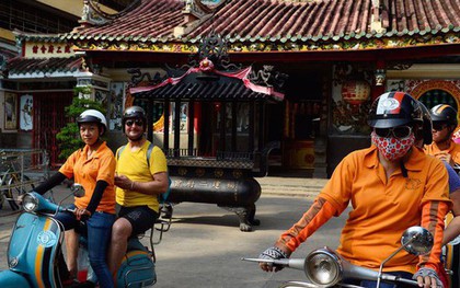 Báo quốc tế ấn tượng đặc biệt với tour du lịch khám phá thành phố Hồ Chí Minh bằng xe Vespa