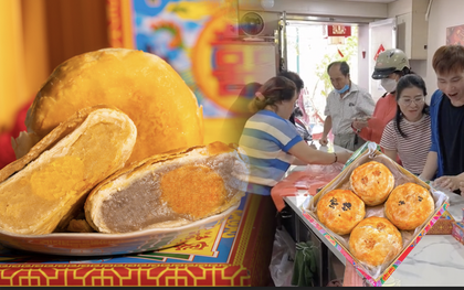 Món bánh trung thu độc đáo bán quanh năm tại khu người Hoa TP.HCM, bánh ra lò liên tục cũng không kịp bán