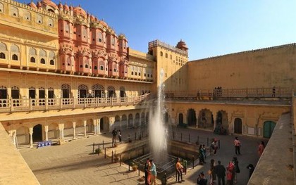 “Cung điện gió” Hawa Mahal đi trước thời đại