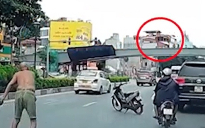Khởi tố kẻ phi dao trúng ô tô giữa phố Hà Nội