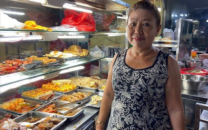 Quán cơm tấm duy nhất ở Sài Gòn có món chả cua nướng nồi gang, đỉnh nhất là miếng sườn bự tràn dĩa