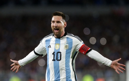 Siêu phẩm đá phạt trước Ecuador đưa Messi chạm cột mốc kỷ lục