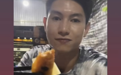 Cựu tiền vệ ĐT Việt Nam tình tứ, ga lăng khi bón từng miếng cho bạn gái ăn