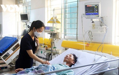 Người đàn ông ở Quảng Ninh nguy kịch vì ăn hải sản nhiễm vi khuẩn