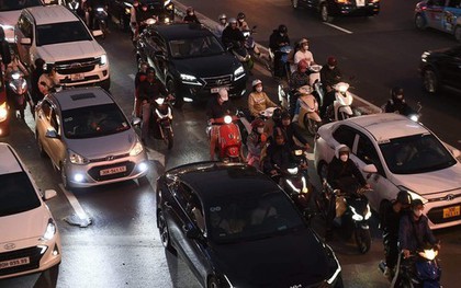 Cuối kỳ nghỉ Tết Dương lịch, dòng xe lại hối hả quay về Thủ đô