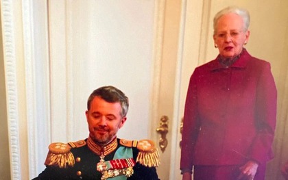 Nữ vương Đan Mạch "rơi nước mắt" chính thức thoái vị nhường ngôi cho con trai, khoảnh khắc xúc động những giờ cuối tại vị khiến dân chúng nhói lòng
