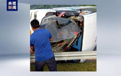 17 người Trung Quốc bị thương trong vụ lật xe du lịch ở Thái Lan