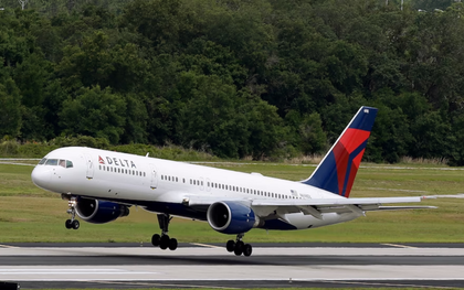Máy bay Boeing 757 rơi bánh khi chuẩn bị cất cánh