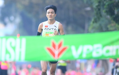 Á quân SEA Games 32 về nhất tại giải Marathon quốc tế Hà Nội 2024