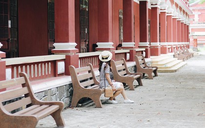 Du khách mê mẩn check-in tại ngôi trường ở Huế vừa có Quán quân Olympia: Cảnh đẹp chẳng thua kém địa điểm du lịch nào