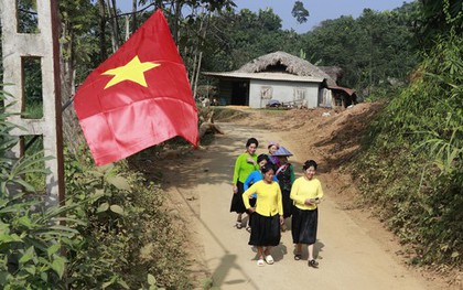 Gác đau thương, người dân Làng Nủ tổ chức Ngày hội Đại đoàn kết toàn dân tộc