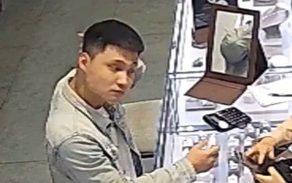 Bắt giữ nam thanh niên trộm nhẫn kim cương ở tiệm vàng