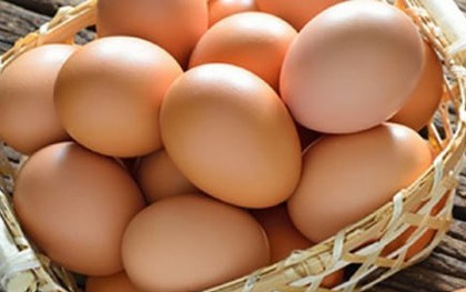 Mẹo phân biệt trứng cũ và trứng mới