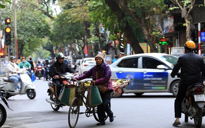 Hà Nội bước vào đợt rét đậm, người lao động vật lộn mưu sinh trong thời tiết lạnh giá 10 độ C