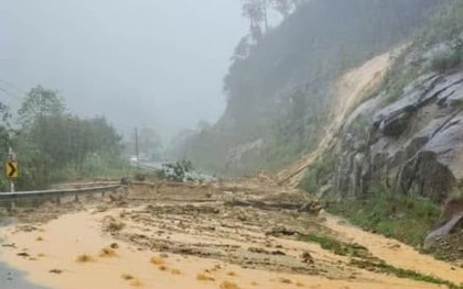 Sạt lở trên đèo Khánh Lê nối Nha Trang - Đà Lạt, giao thông tê liệt