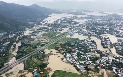 Vì sao nhiều nơi ở Nha Trang ngập nặng?