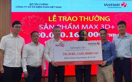 Một phụ nữ ở TPHCM trúng 30 giải đặc biệt của Vietlott