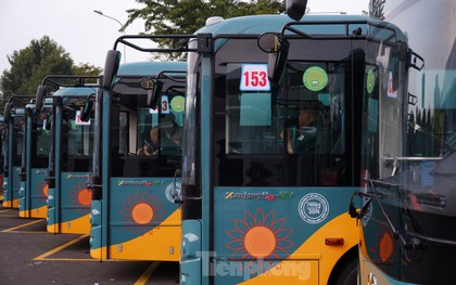 Cận cảnh dàn xe "sang xịn" bắt đầu kết nối tuyến metro dài và đắt nhất Việt Nam vào hôm nay