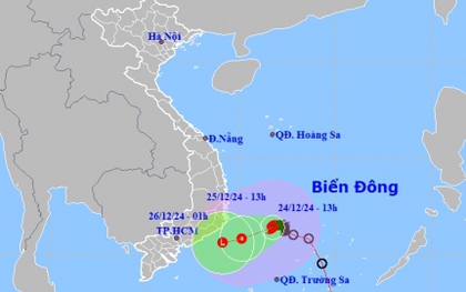 Bão số 10 mạnh cấp 8, giật cấp 10 đang di chuyển chậm ở giữa Biển Đông