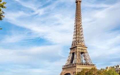 Tháp Eiffel hai lần bị kẻ siêu lừa đảo rao bán làm phế liệu