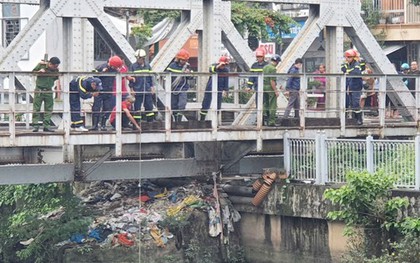 Tá hỏa phát hiện thi thể nổi trên kênh Nhiêu Lộc - Thị Nghè