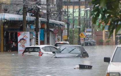 Khách du lịch Thái Lan, Malaysia mắc kẹt trong lũ lụt