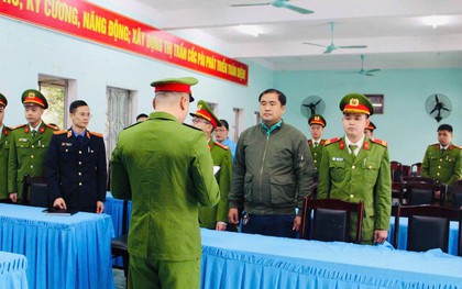 Bắt tạm giam, khám xét chỗ ở của một chủ tịch UBND thị trấn