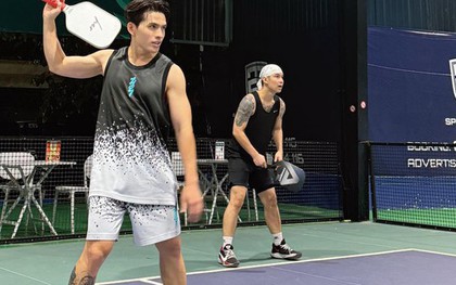 Ca sĩ Quốc Thiên hẹn Cường Seven pickleball, nhắc luôn đến ca khúc gây tranh cãi của một "Anh trai say hi"